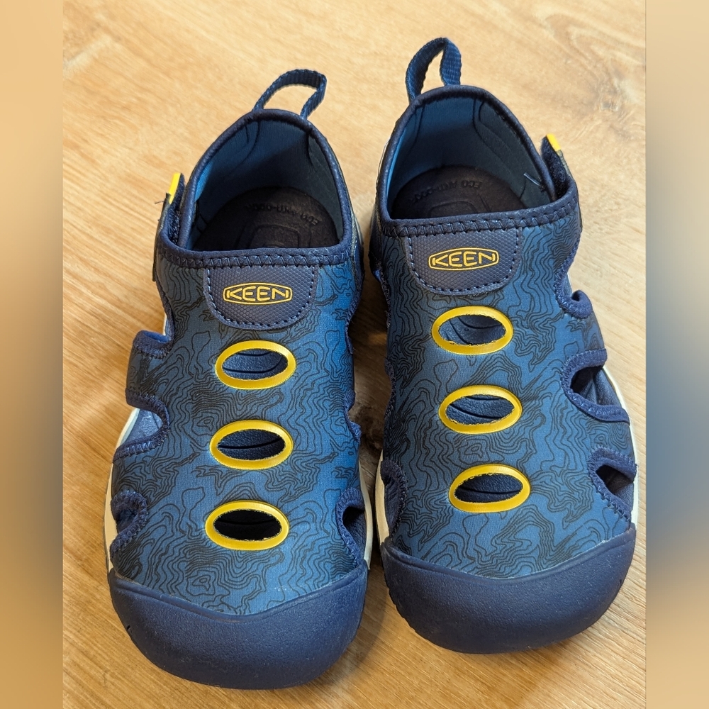 Keen Kids Blue and Yellow Stingray Beach Shoes Size 1